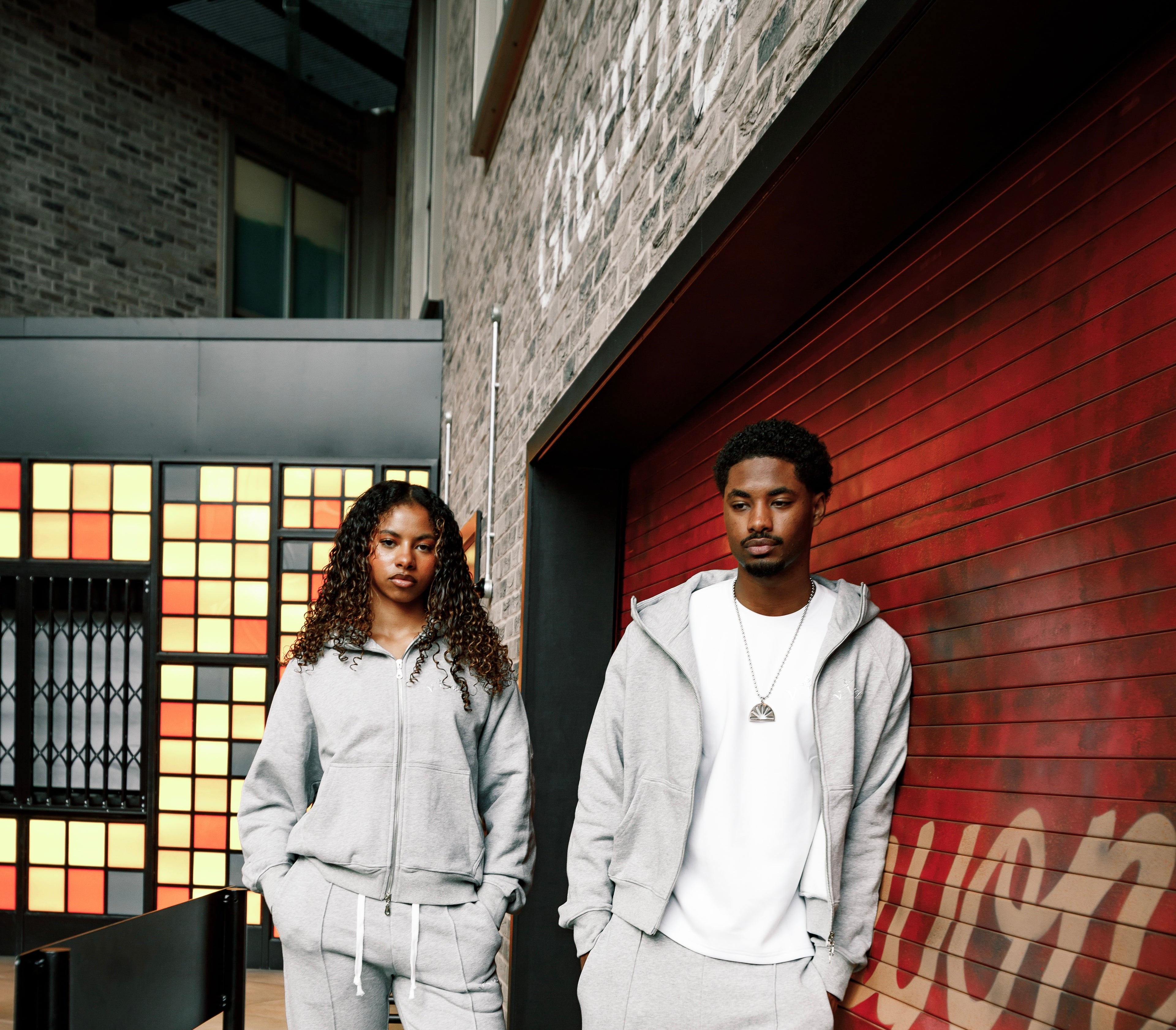 VINTEG METALLIC ZIPPER HOODIE - GREY